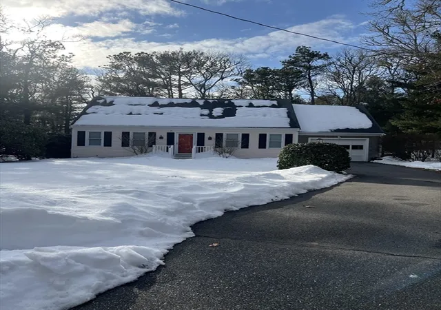 2nd image of 19 Marrick Ct, Centerville, MA 02632 | MLS# 73479299