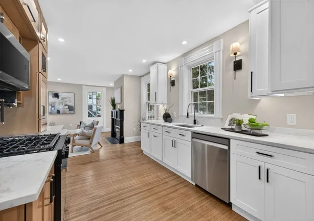 3rd image of 162 High St #A, Danvers, MA 01923 | MLS# 73550621