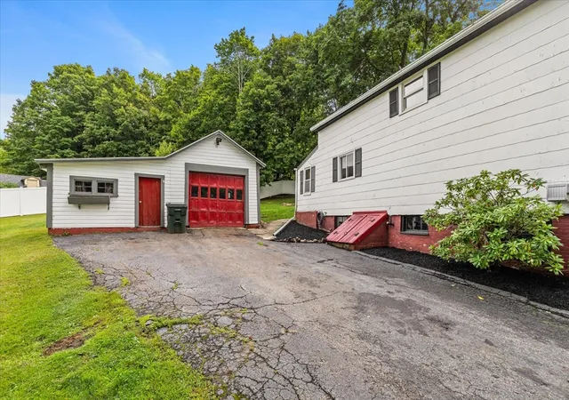 Photo 4 of Sale Pending at 130 Summer St, North Brookfield, MA 01535 | MLS# 73556283 | Listing updated on 2026-08-31