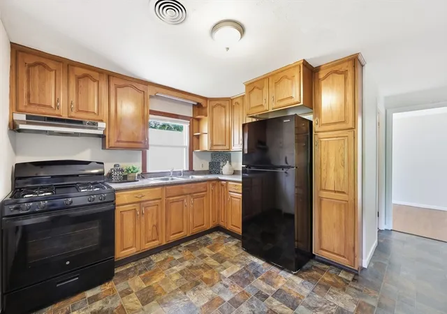 Homes for sale in Springfield, MA | 60 Keddy Street, Springfield, MA 01109 | MLS# 73544361