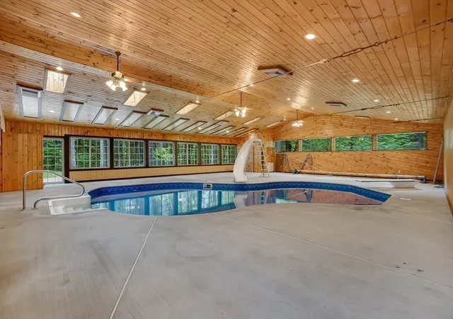 4th image of 215 Barry St, Feeding Hills, MA 01030 | MLS# 73521067