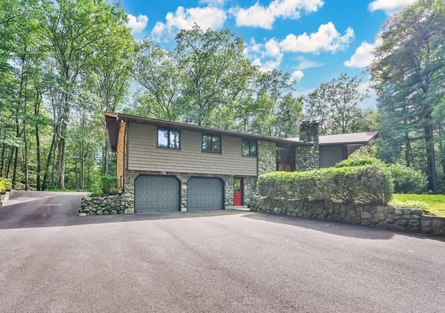 5th image of 215 Barry St, Feeding Hills, MA 01030 | MLS# 73521067
