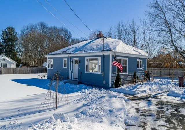 3rd image of 112 Lawson Ave, Acushnet, MA 02743 | MLS# 73474339