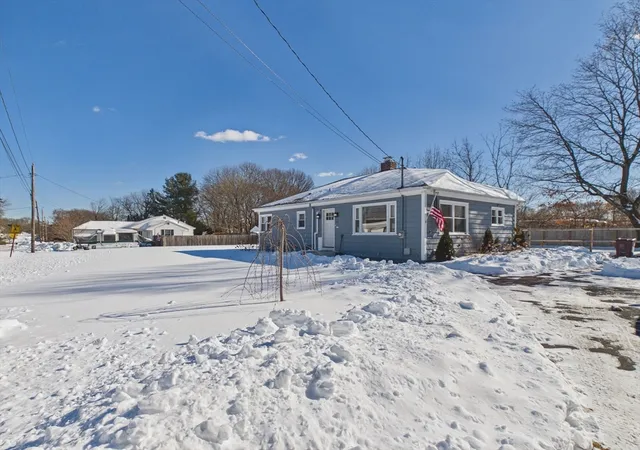 4th image of 112 Lawson Ave, Acushnet, MA 02743 | MLS# 73474339