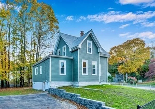 3rd image of 1297 Pleasant St, East Weymouth, MA 02189 | MLS# 73524699