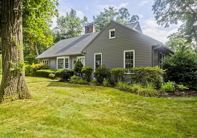 Photo 3 of Single family home for sale at 7 Woodland Rd, Westfield, MA 01085 | MLS# 73566186 | Listing updated on 2026-08-24