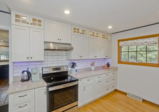 Photo 3 of Sale Pending at 7 Woodland Rd, Westfield, MA 01085 | MLS# 73566186 | Listing updated on 2026-09-23