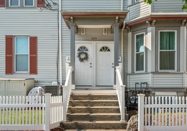 2nd image of 659 Moody St #3, Waltham, MA 02453 | MLS# 73542994
