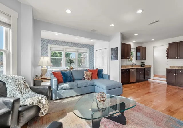 3rd image of 659 Moody St #3, Waltham, MA 02453 | MLS# 73542994