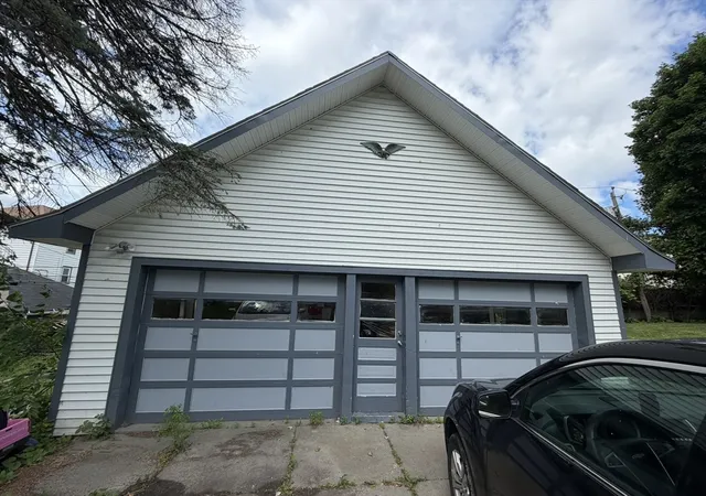 5th image of 11 Woodford St, Worcester, MA 01604 | MLS# 73549678