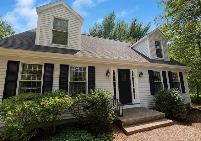 3rd image of 135 Lawndale Rd, Mansfield, MA 02048 | MLS# 73554606