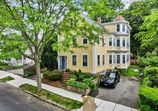 2nd image of 24 Park St, Wakefield, MA 01880 | MLS# 73528798