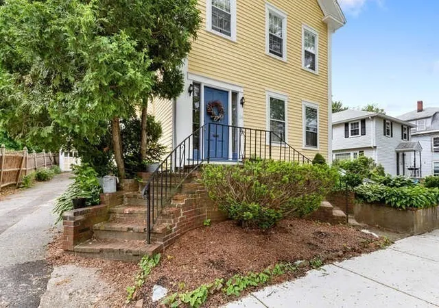 5th image of 24 Park St, Arlington, MA 02703