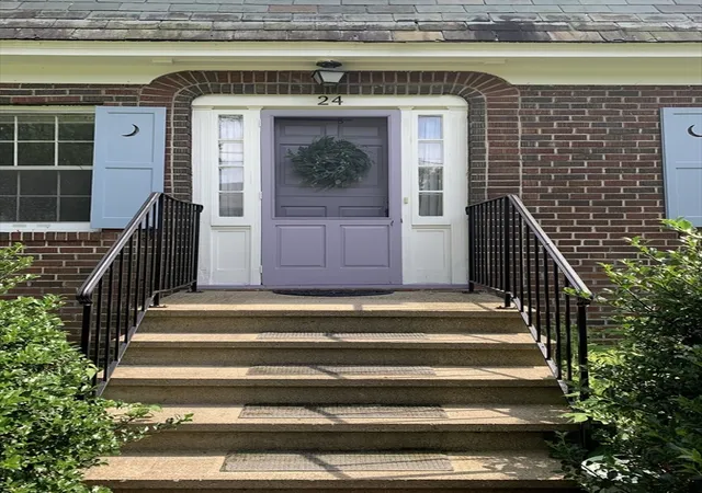 Homes for sale in South Deerfield, MA | 24 Graves St, South Deerfield, MA 01373 | MLS# 73456966
