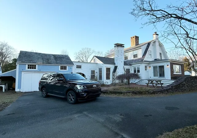 Homes for sale in South Deerfield, MA | 24 Graves St, South Deerfield, MA 01373 | MLS# 73456966