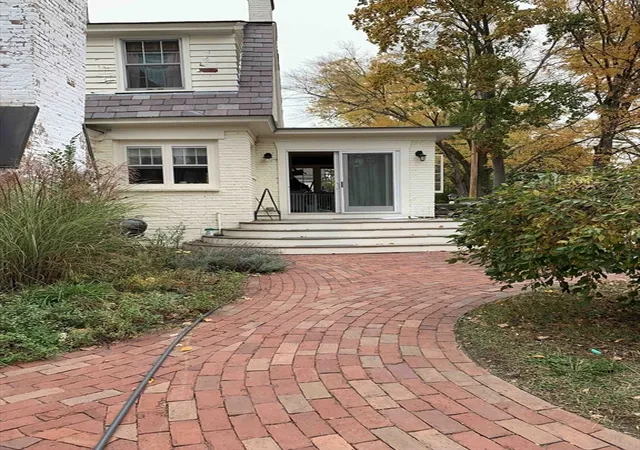 Homes for sale in South Deerfield, MA | 24 Graves St, South Deerfield, MA 01373 | MLS# 73456966