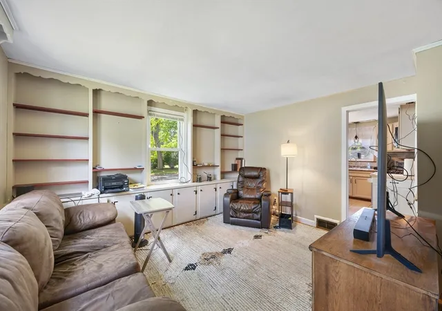 Homes for sale in East Longmeadow, MA | 26 Thompson St, East Longmeadow, MA 01028 | MLS# 73545338