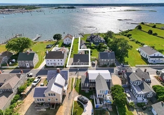 5th image of 2037 Main Rd, Westport Point, MA 02791 | MLS# 73543126
