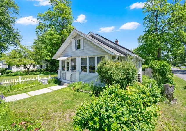 Photo 2 of Sale Pending at 121 Merrill Rd, Springfield, MA 01119 | MLS# 73530702 | Listing updated on 2026-09-05