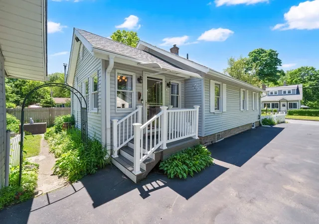 Photo 3 of Sale Pending at 121 Merrill Rd, Springfield, MA 01119 | MLS# 73530702 | Listing updated on 2026-09-05