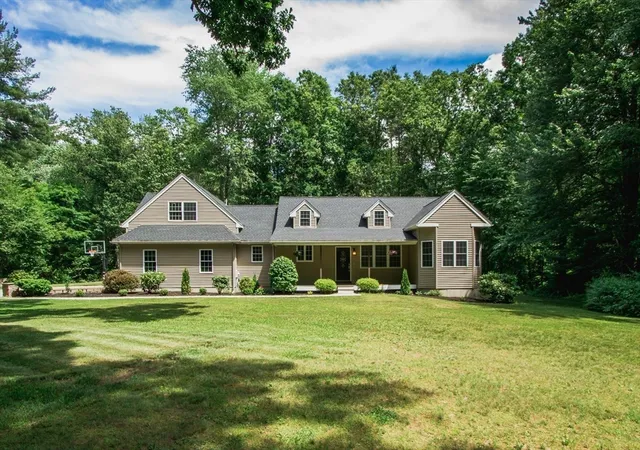 Homes for sale in Charlton, MA | 47 E Baylies Rd, Charlton, MA 01507 | MLS# 73540663