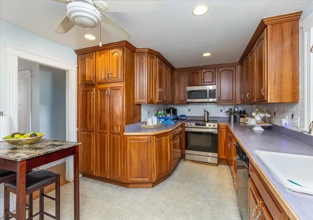 Listing Photo 5 - Condo for sale in building located at 43 Brockton Ave, Haverhill, MA 01830