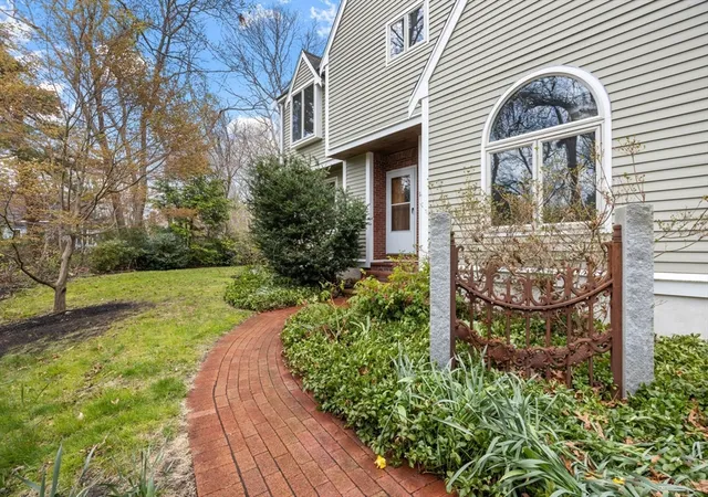 Photo 3 of Single family home for sale at 16 Ellisville Rd, Plymouth, MA 02360 | MLS# 73515895 | Listing updated on 2026-08-22