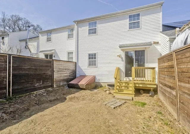 Homes for sale in Ware, MA | 22 Warebrook Vlg, Ware, MA 01082 | Houzeo