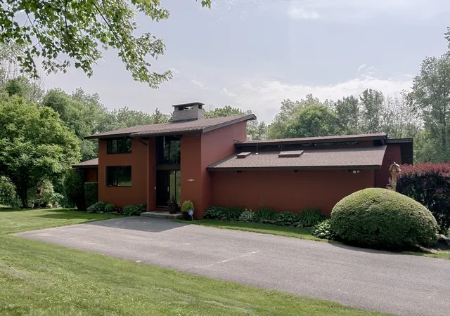 Photo 4 of Single family home for sale at 1023 N Woodstock Road, Southbridge, MA 01550 | MLS# 73386352 | Listing updated on 2025-10-31