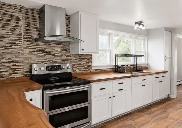 3rd image of 4 Linden Ct, New Bedford, MA 02740 | MLS# 73540805
