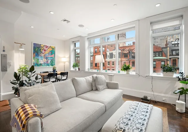 1st image of 165 Newbury St #2, Boston, MA 02116 | MLS# 73496539