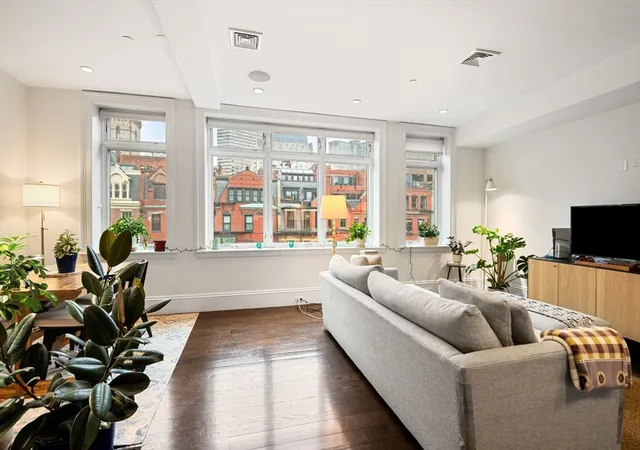 2nd image of 165 Newbury St #2, Boston, MA 02116 | MLS# 73496539