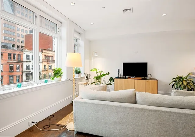 3rd image of 165 Newbury St #2, Boston, MA 02116 | MLS# 73496539