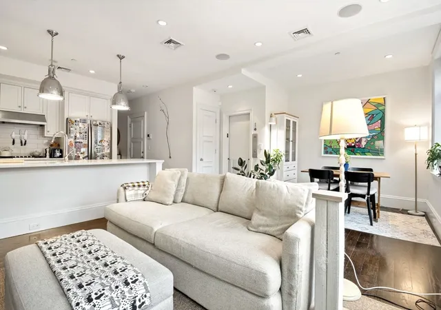 4th image of 165 Newbury St #2, Boston, MA 02116 | MLS# 73496539