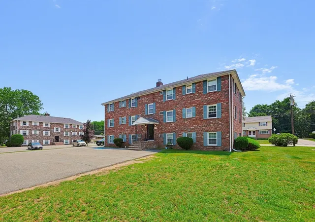 2nd image of 15 Frank St #1, Dracut, MA 01826 | MLS# 73544060