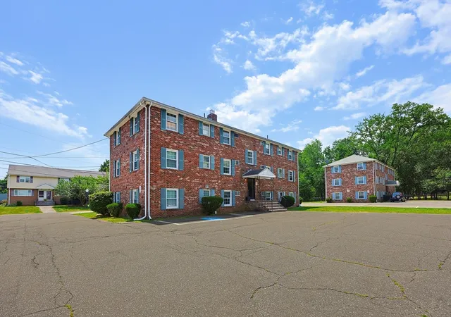 3rd image of 15 Frank St #1, Dracut, MA 01826 | MLS# 73544060