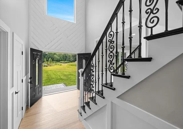 Photo 3 of Single family home for sale at 10 Falcon Dr, Shrewsbury, MA 01545 | MLS# 73563617 | Listing updated on 2026-09-13