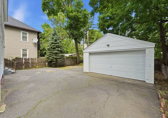 24th image of 51 53 Suffolk St, Springfield, MA 01109 | MLS# 73560205