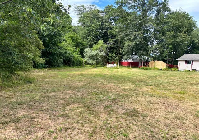 Photo 2 of Single family home for sale at 14 Oak St, Southwick, MA 01077 | MLS# 73552098 | Listing updated on 2026-09-19