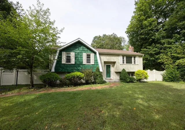 3rd image of 23 Lexington Ln, Millis, MA 02054 | MLS# 73542942