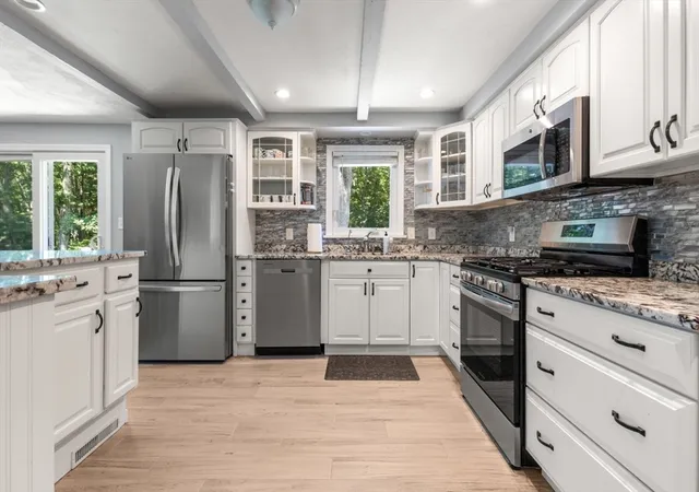 3rd image of 199 Ash St, Hopkinton, MA 01748 | MLS# 73553306