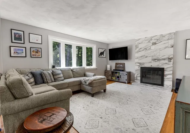 5th image of 199 Ash St, Hopkinton, MA 01748 | MLS# 73553306