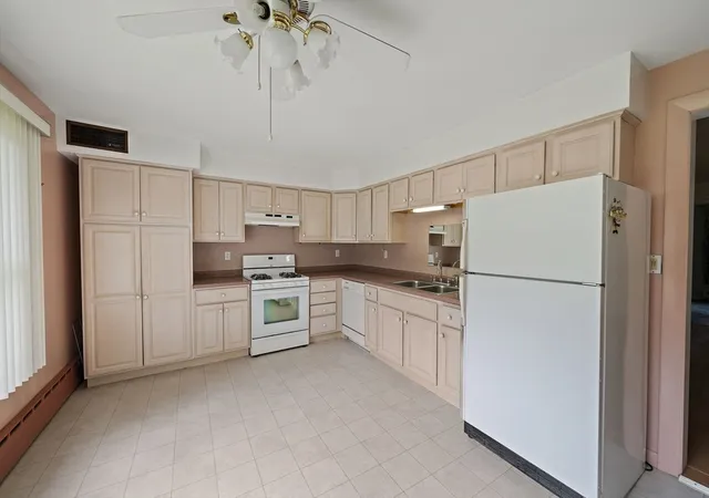 Photo 4 of Single family home for sale at 133 Pleasant Valley St, Methuen, MA 01844 | MLS# 73492166 | Listing updated on 2026-09-02