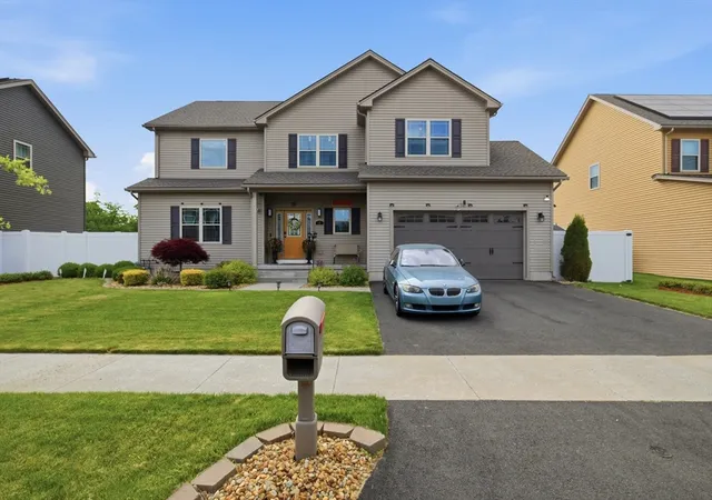 1st image of 11 Elaine Cir, Springfield, MA 01109 | MLS# 73557953