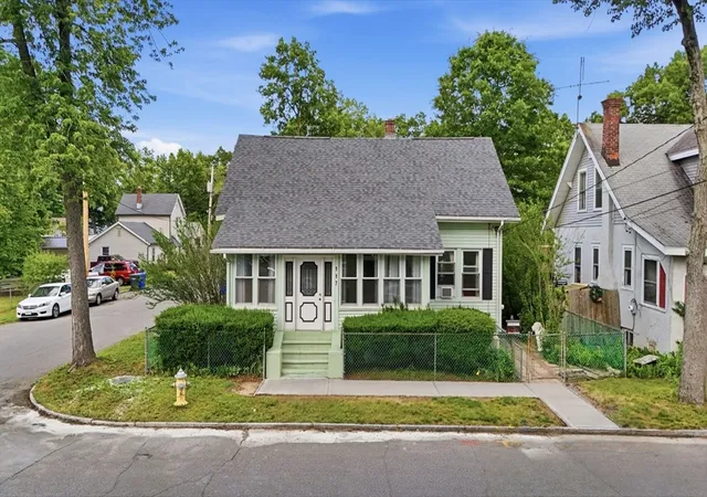 Homes for sale in Springfield, MA | 117 Burghardt St, Springfield, MA 01109 | MLS# 73542738