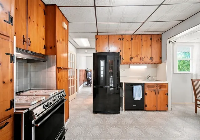 Homes for sale in Springfield, MA | 117 Burghardt St, Springfield, MA 01109 | MLS# 73542738