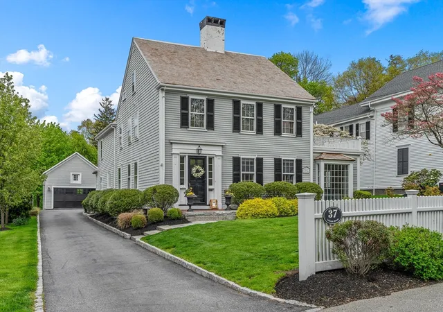 2nd image of 37 Lincoln St, Hingham, MA 02043 | MLS# 73557589