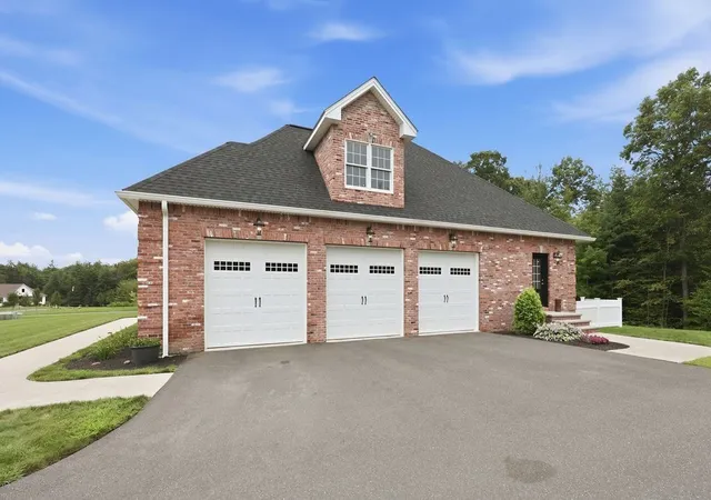 3rd image of 13 Bella Vista Dr, East Longmeadow, MA 01028 | MLS# 73567061