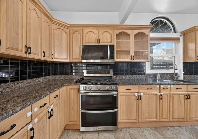 3rd image of 18 Henry St, Everett, MA 02149 | MLS# 73562918