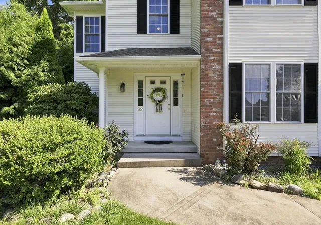 2nd image of 32 Waterford Dr, Westfield, MA 01085 | MLS# 73558771